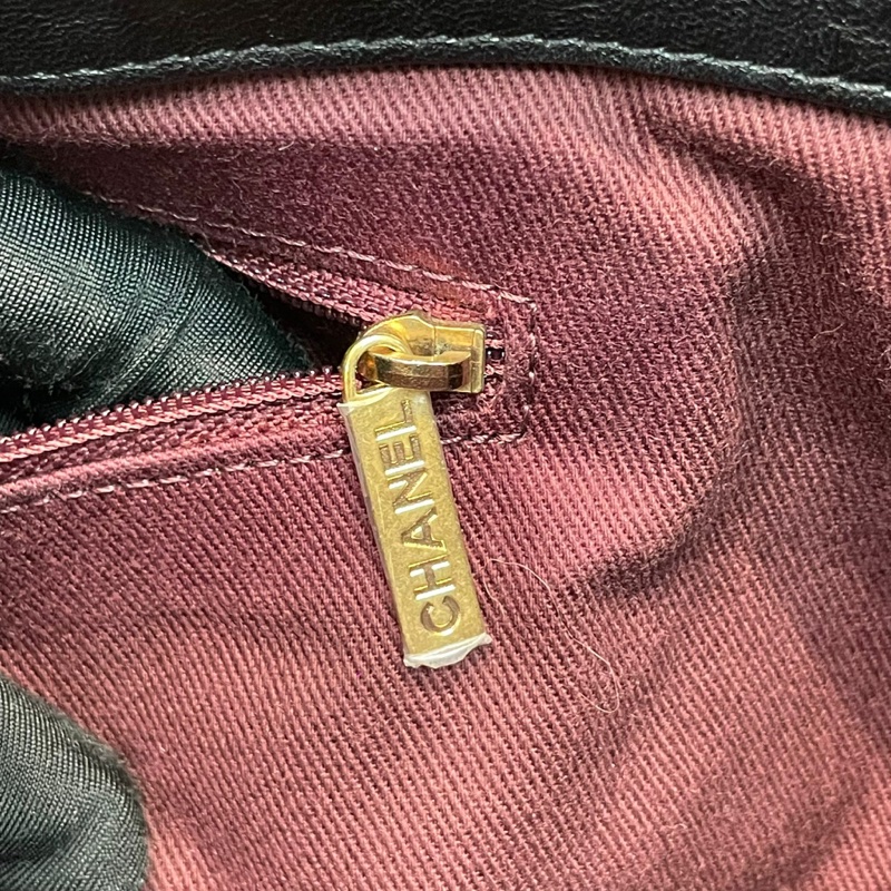 Chanel 黑色V紋單肩包 XB661-57