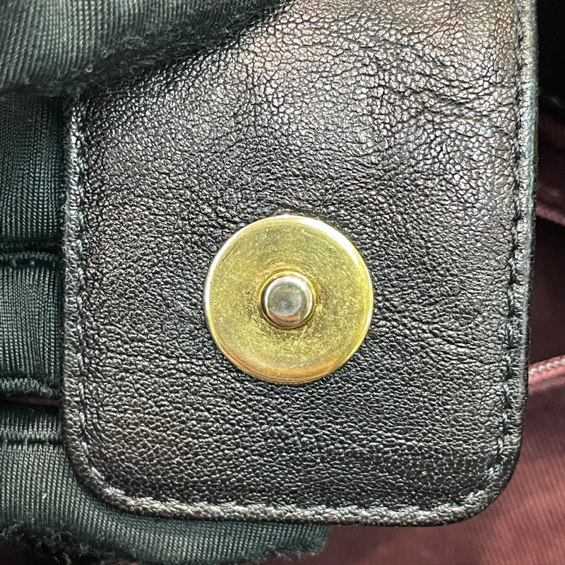 Chanel 黑色V紋單肩包 XB661-60