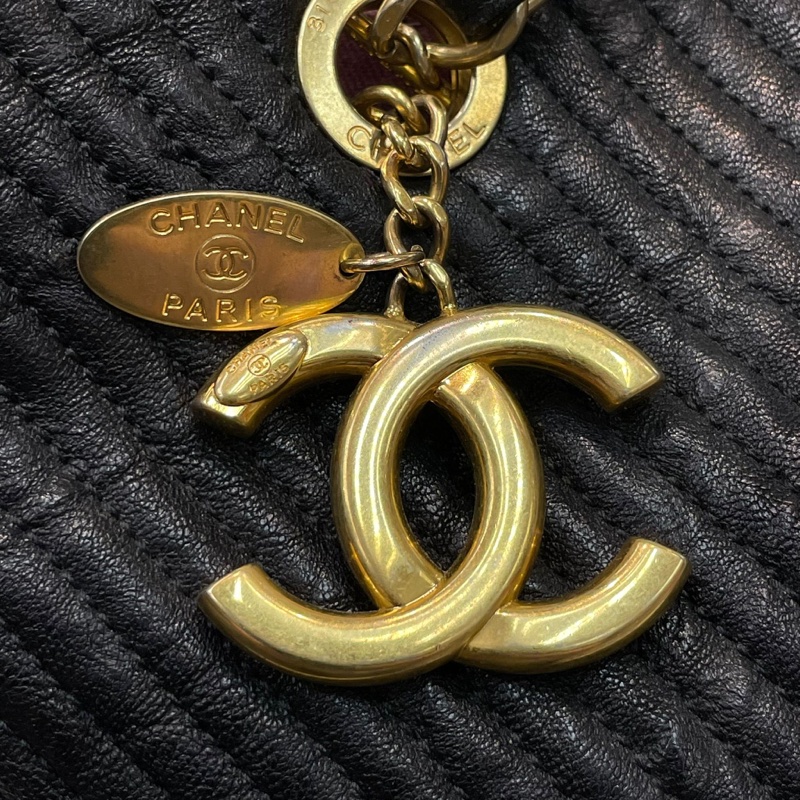 Chanel 黑色V紋單肩包 XB661-61