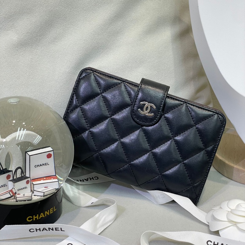 Chanel 黑色羊皮中銀包 XB258-0