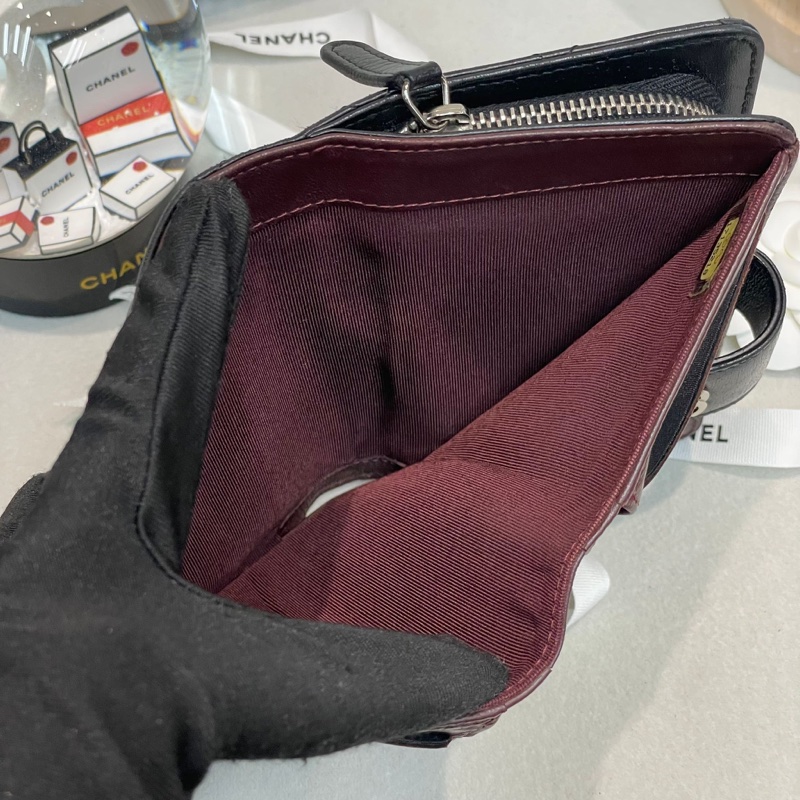 Chanel 黑色羊皮中銀包 XB258-6