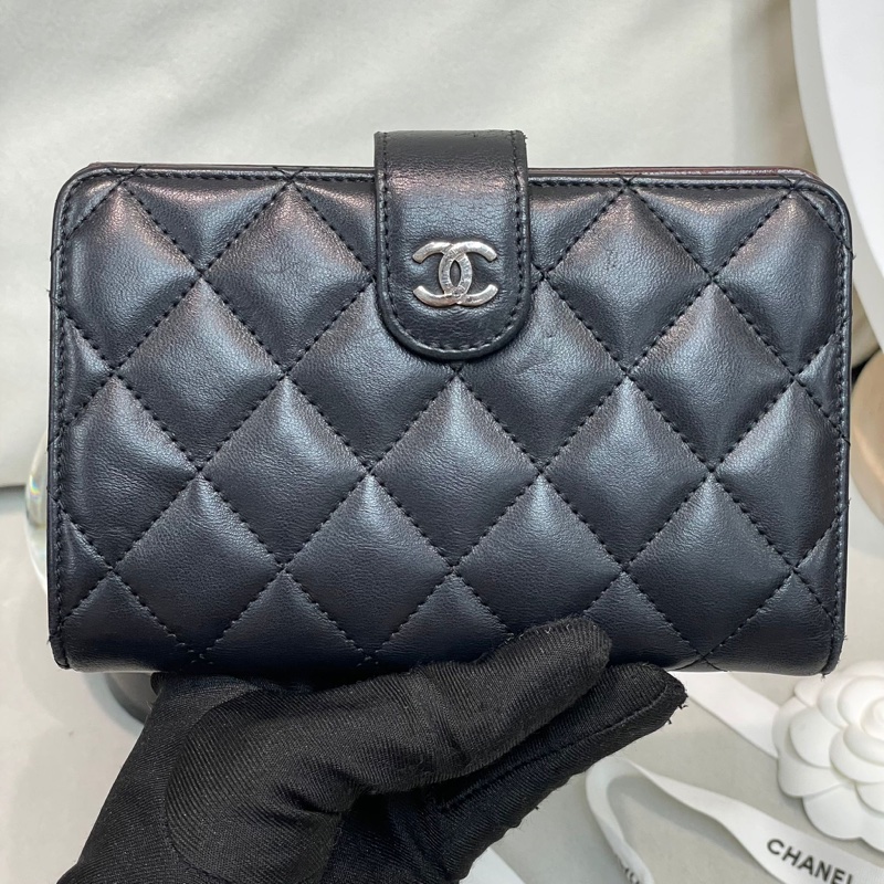 Chanel 黑色羊皮中銀包 XB258-11