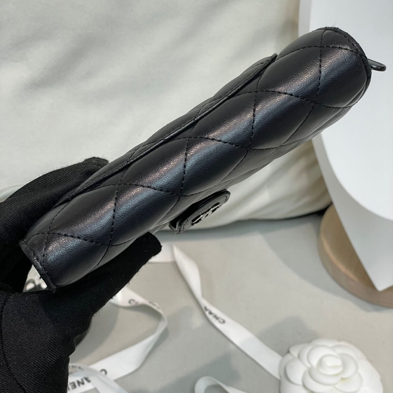Chanel 黑色羊皮中銀包 XB258-13