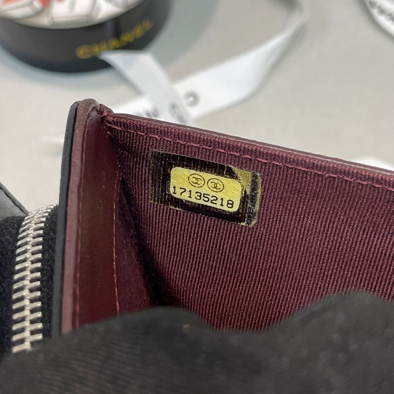 Chanel 黑色羊皮中銀包 XB258-22