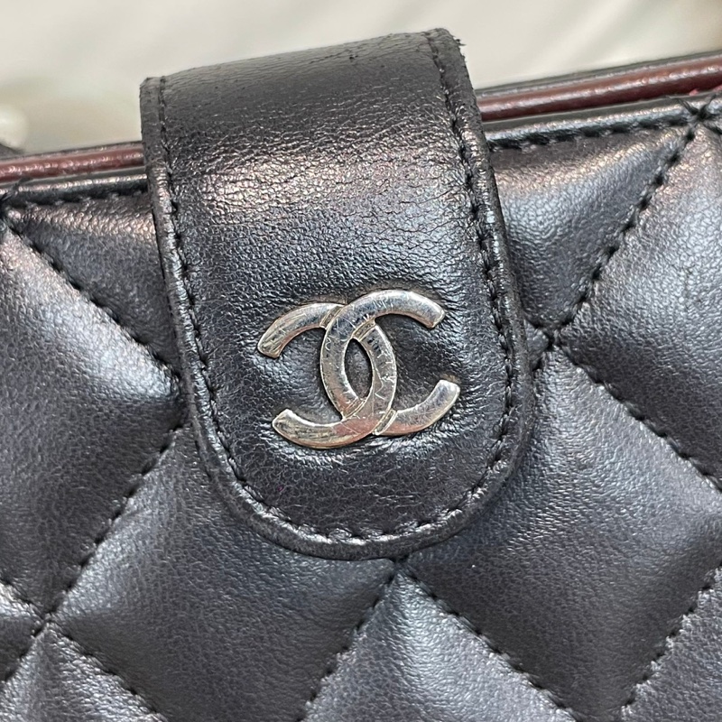 Chanel 黑色羊皮中銀包 XB258-27