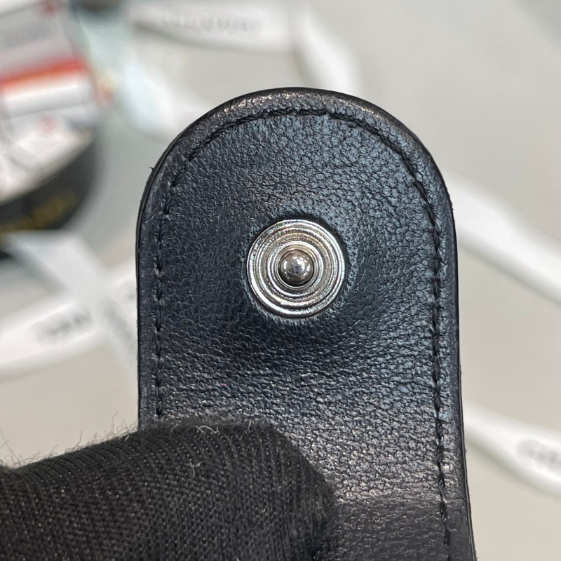 Chanel 黑色羊皮中銀包 XB258-31