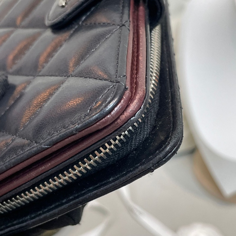 Chanel 黑色羊皮中銀包 XB258-38