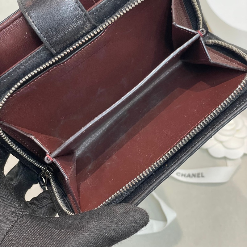 Chanel 黑色羊皮中銀包 XB258-44