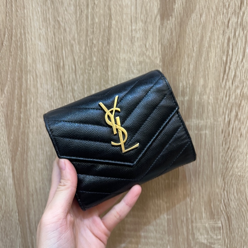 YSL 黑荔枝皮金釦三折短夾-0