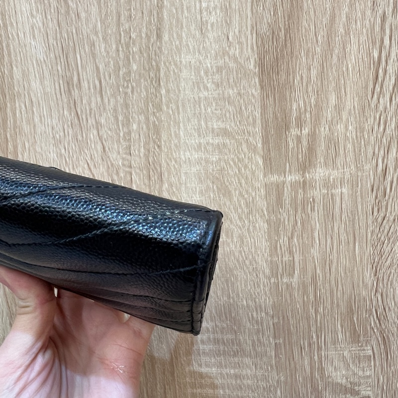 YSL 黑荔枝皮金釦三折短夾-8