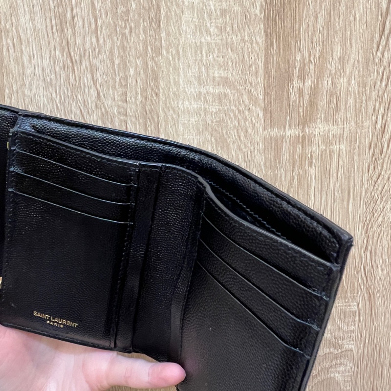 YSL 黑荔枝皮金釦三折短夾-12