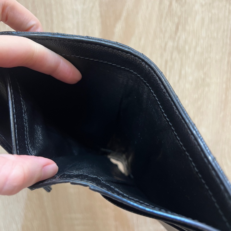 YSL 黑荔枝皮金釦三折短夾-13