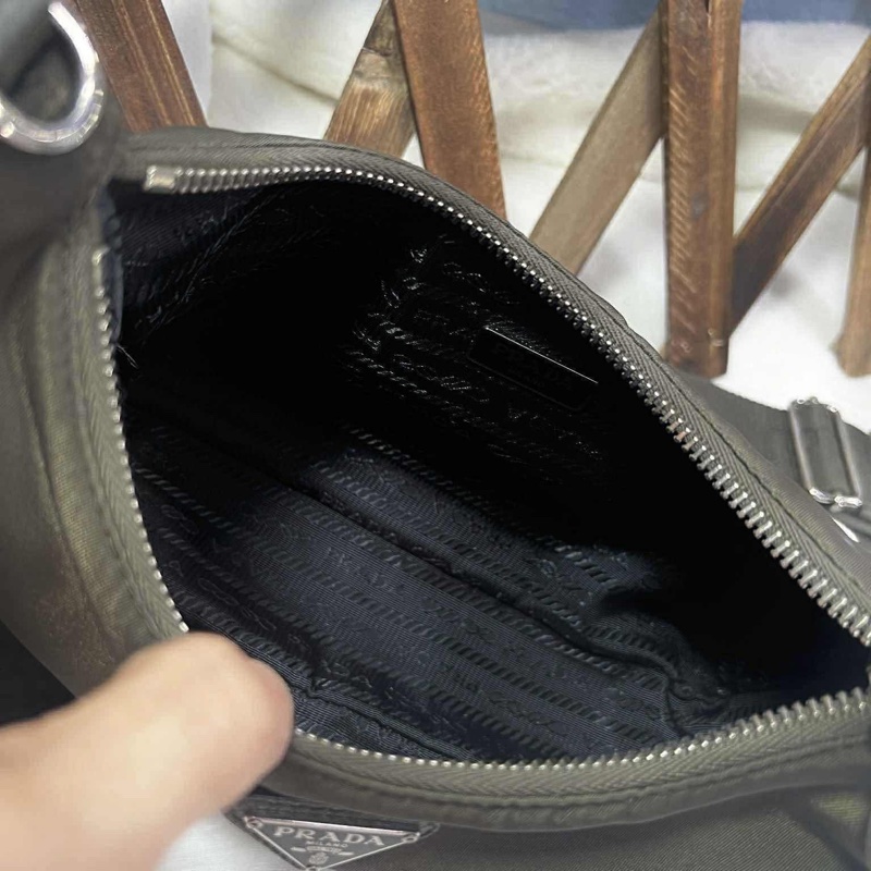 PRADA普拉達經典三合一尼龍包 墨綠色 （中性款）-17