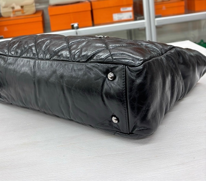 Chanel 黑銀油蠟牛皮手提單肩托特 鐳射12開無卡 尺寸約33*30,附件塵袋。-4