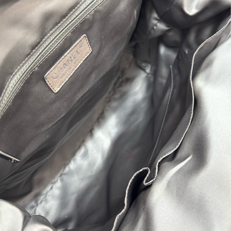 Chanel 黑銀油蠟牛皮手提單肩托特 鐳射12開無卡 尺寸約33*30,附件塵袋。-7