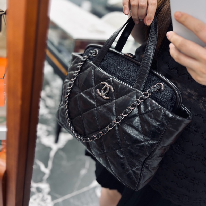 Chanel 黑銀油蠟牛皮手提單肩托特 鐳射12開無卡 尺寸約33*30,附件塵袋。-8