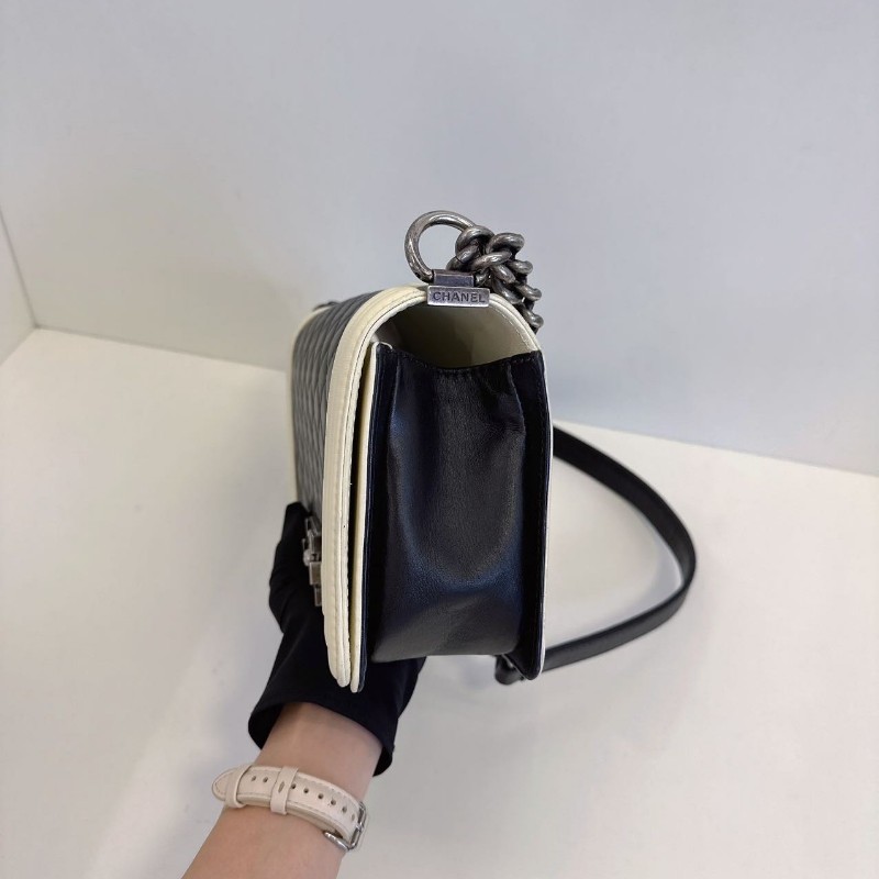 Chanel 香奈兒 Leboy 限量黑白熊貓拼色 羊皮 中號 18開-2