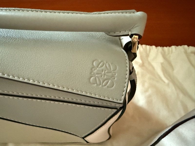 LOEWE Puzzle Ash Grey灰綠色-2
