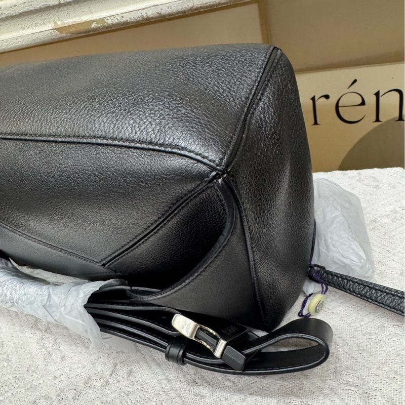 Loewe puzzle黑色胸包-2