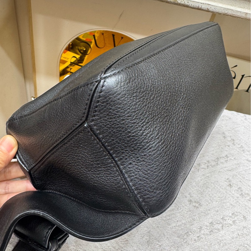 Loewe puzzle黑色胸包-5