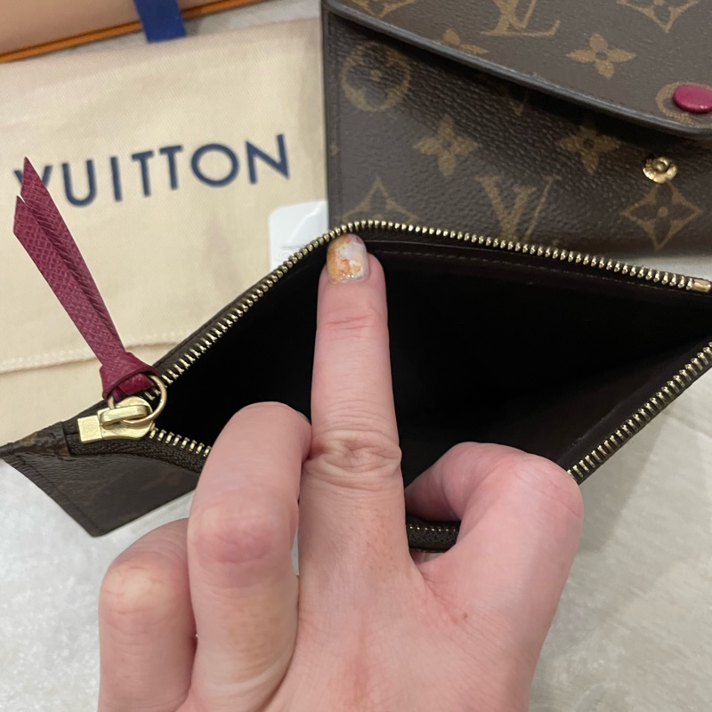 LV 3折老花拼桃紅長夾-2