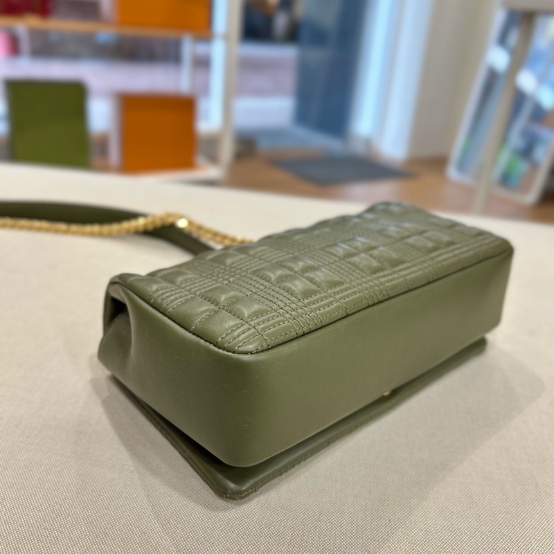 Burberry LOLA 小款 小羊皮翻蓋鏈帶斜背包 2022年-13