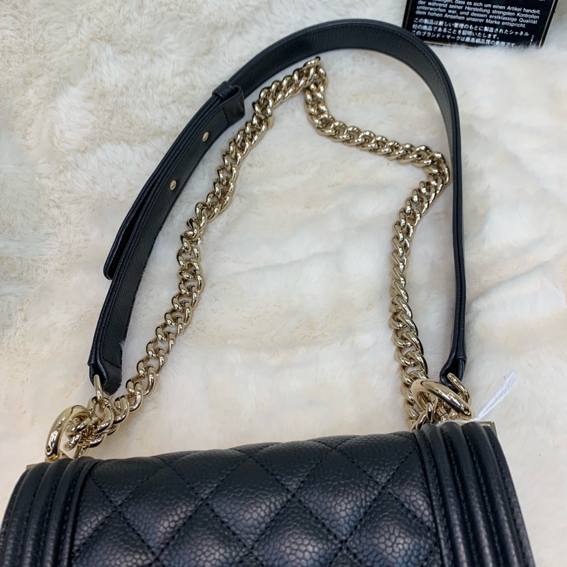 Chanel 黑色淡金扣 直Boy I739WH-7