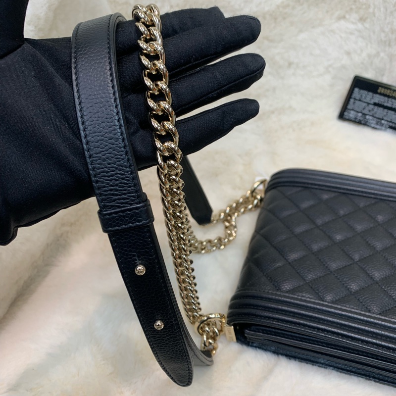Chanel 黑色淡金扣 直Boy I739WH-8