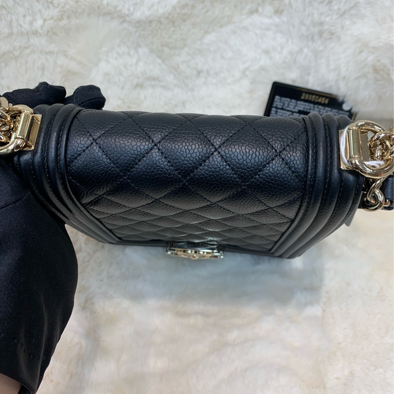 Chanel 黑色淡金扣 直Boy I739WH-9