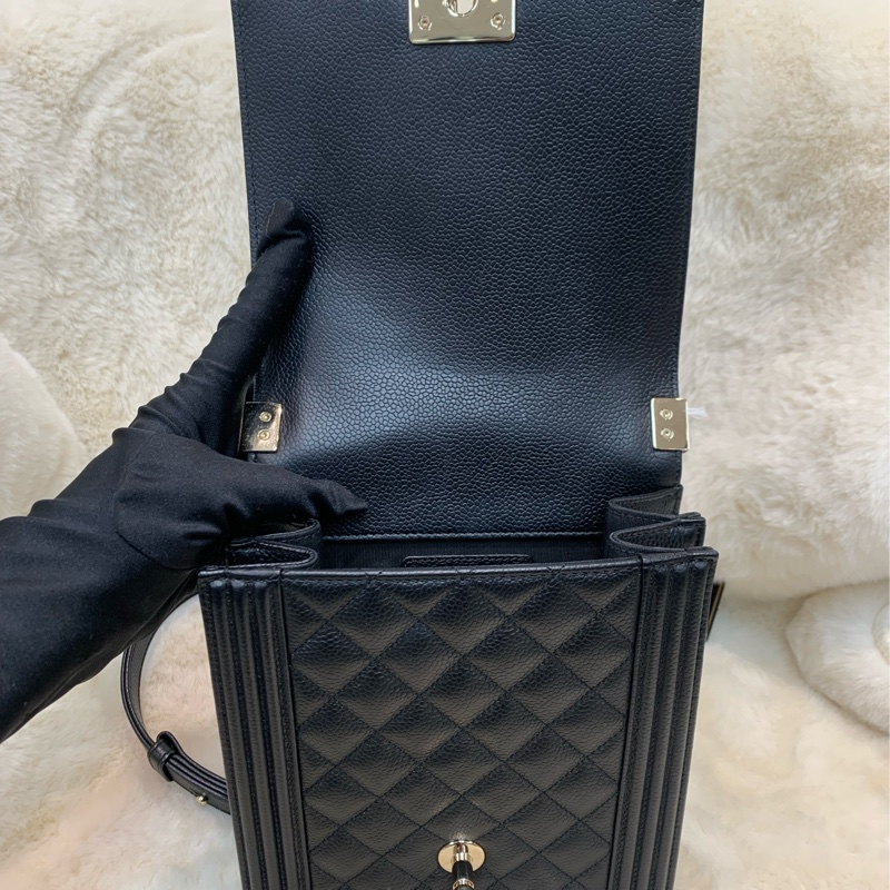 Chanel 黑色淡金扣 直Boy I739WH-10