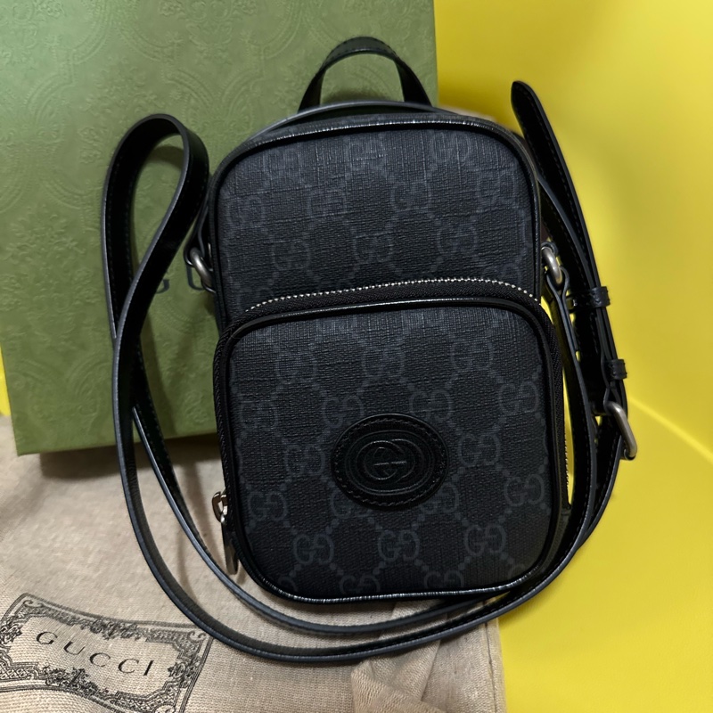🔥近全新🔥,GUCCI圓牌LOGO滿版黑老花手機包-5