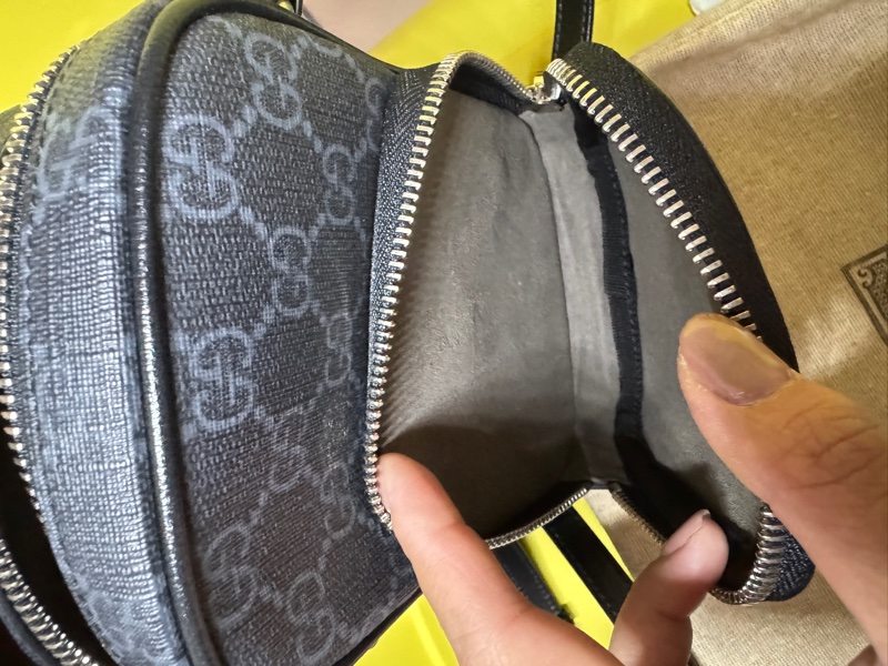 🔥近全新🔥,GUCCI圓牌LOGO滿版黑老花手機包-11