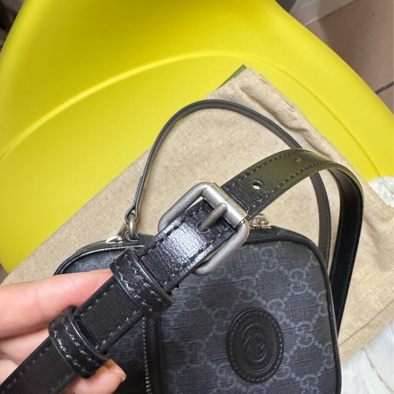 🔥近全新🔥,GUCCI圓牌LOGO滿版黑老花手機包-16