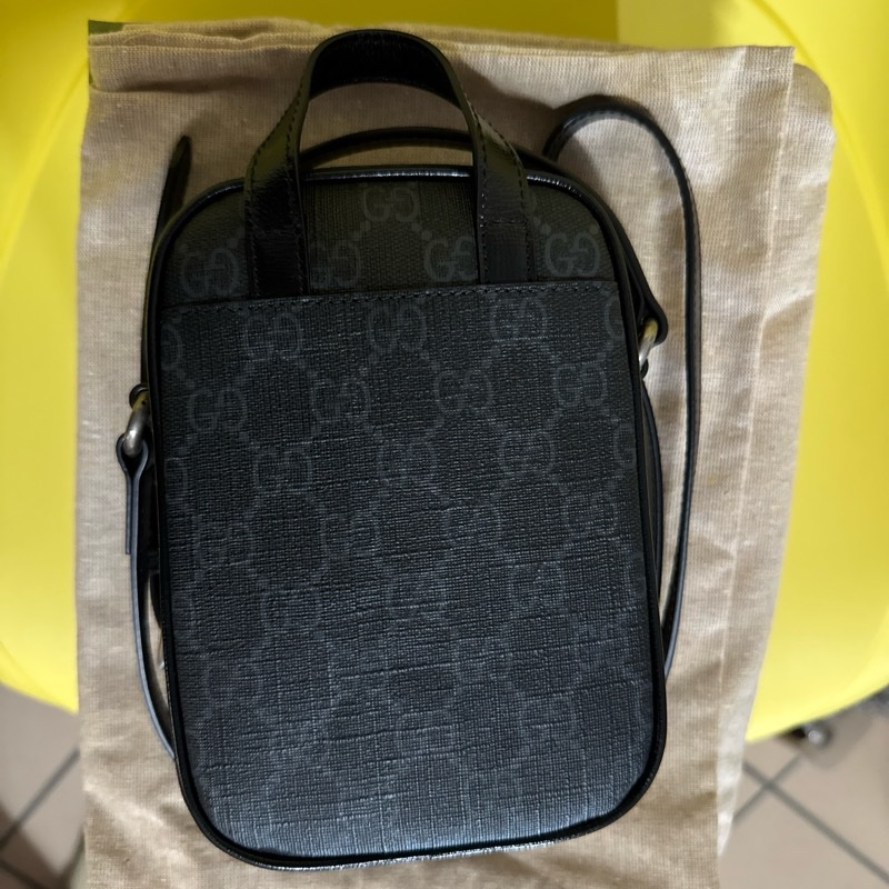 🔥近全新🔥,GUCCI圓牌LOGO滿版黑老花手機包-4