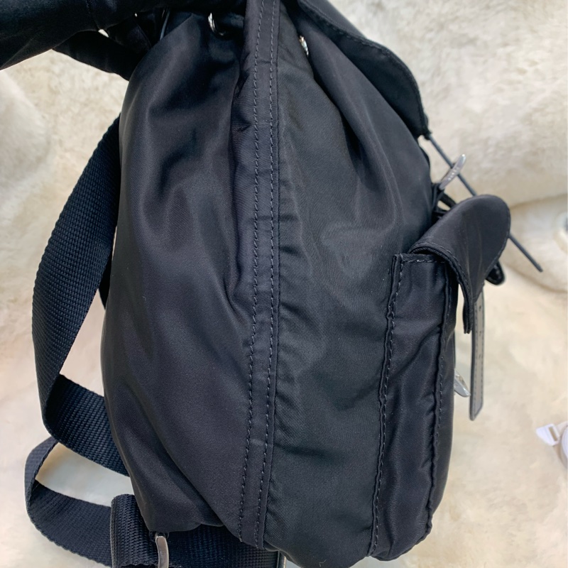PRADA 經典黑色降傘料細背囊 XB733-2