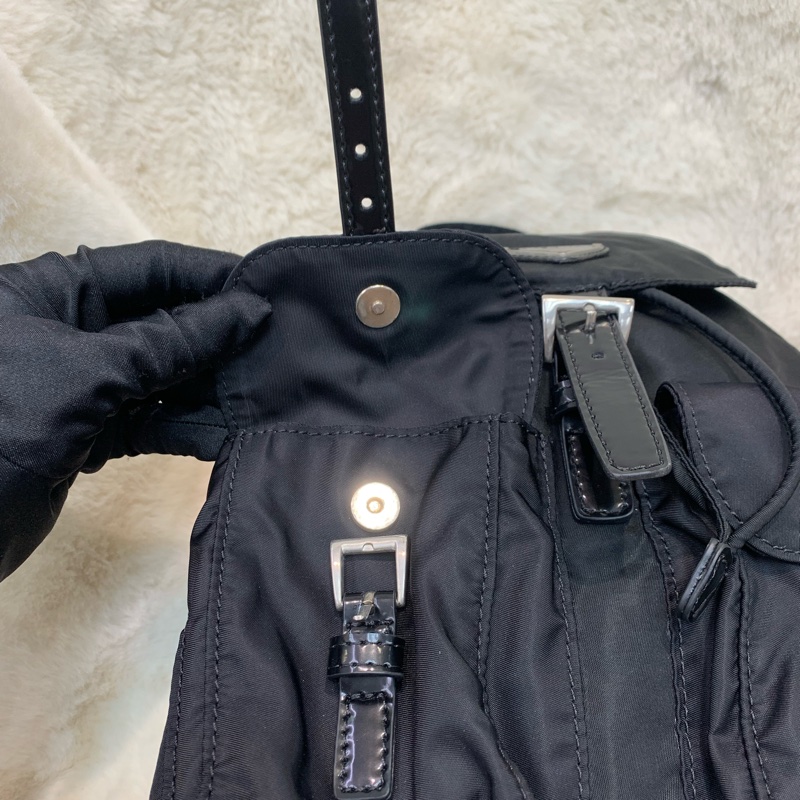 PRADA 經典黑色降傘料細背囊 XB733-6
