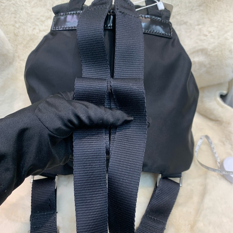 PRADA 經典黑色降傘料細背囊 XB733-8
