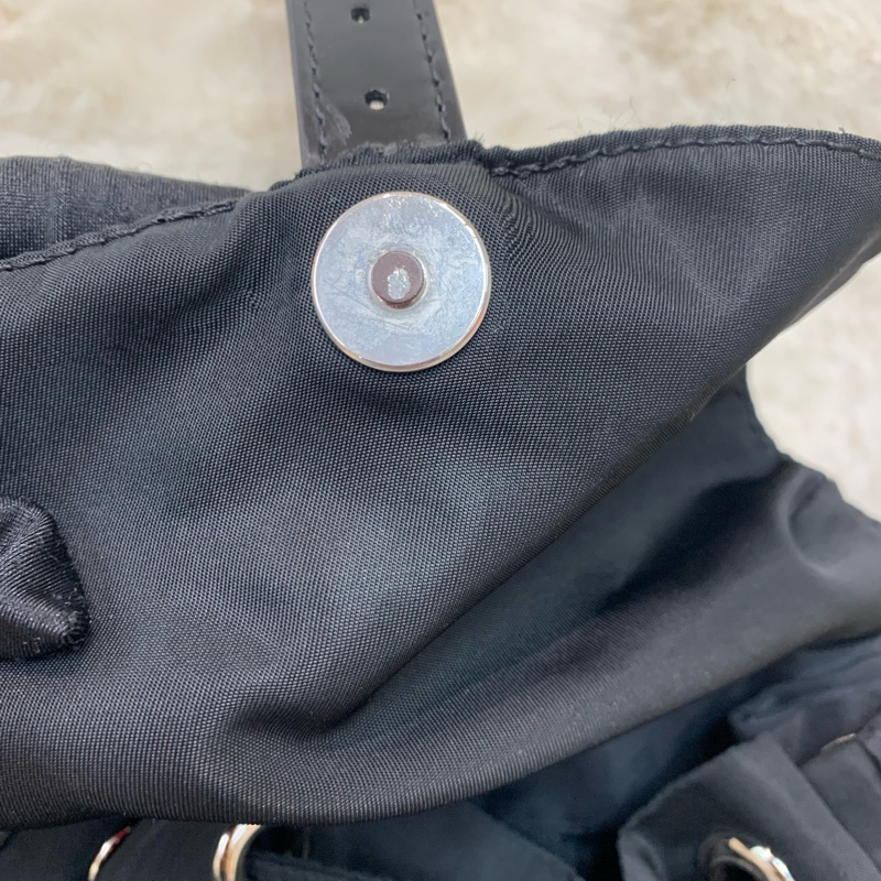 PRADA 經典黑色降傘料細背囊 XB733-10