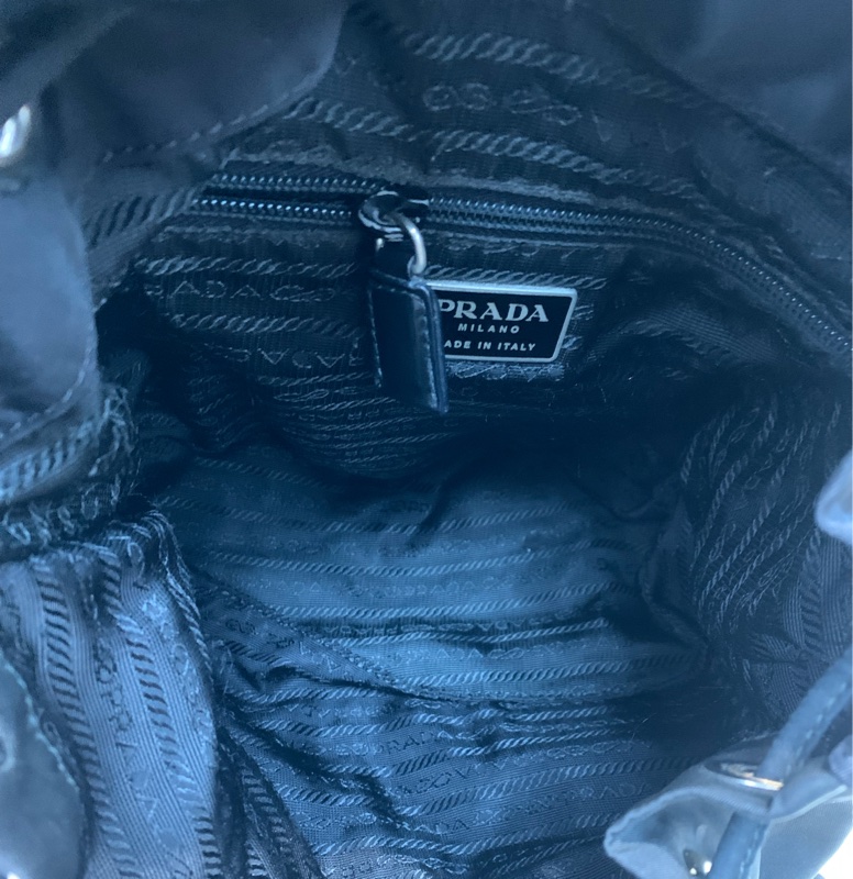 PRADA 經典黑色降傘料細背囊 XB733-11
