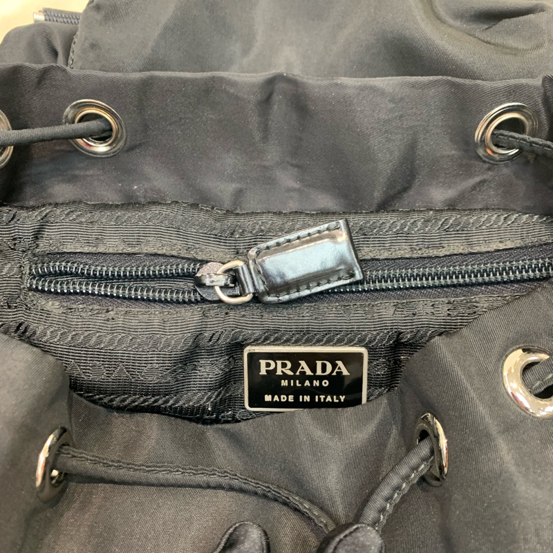 PRADA 經典黑色降傘料細背囊 XB733-12