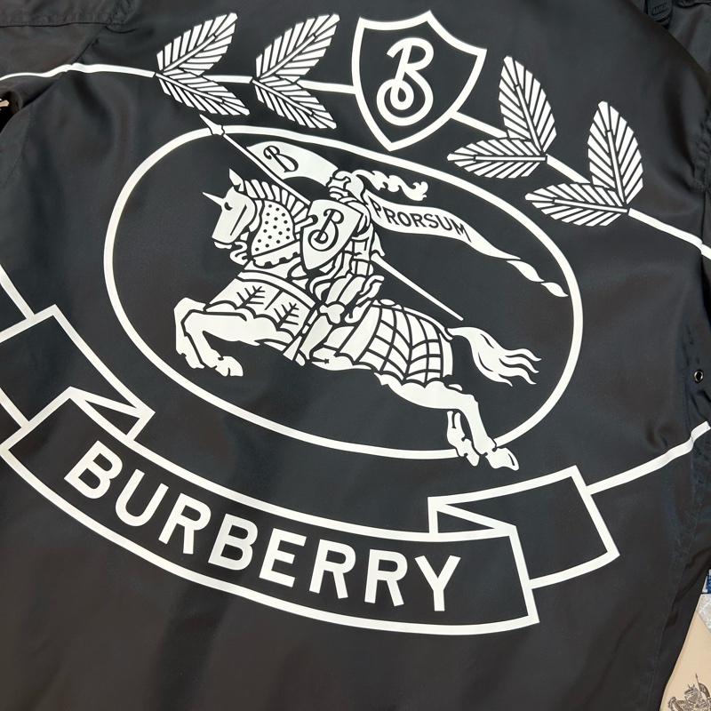 BURBERRY英國男款馬術騎士印花尼龍連帽外套XS-16