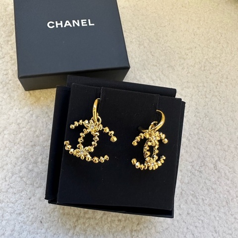 全新Chanel香奈兒24P雙C耳環，金色水鑽款，精緻小巧