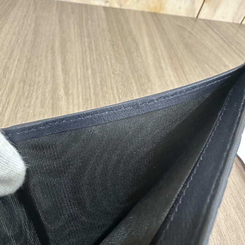 Gucci 260987 深藍GG壓紋對折短夾-24
