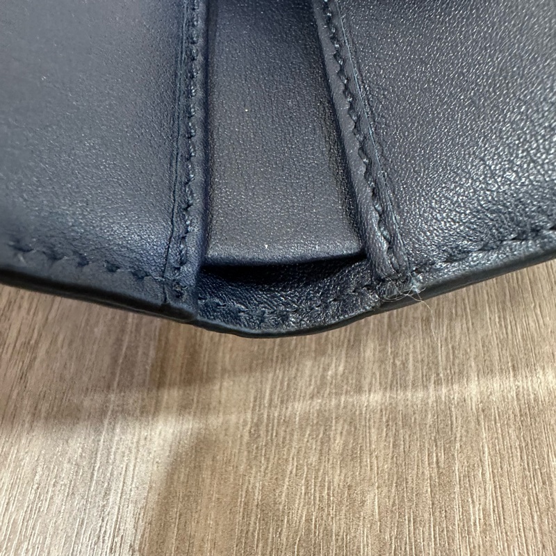 Gucci 260987 深藍GG壓紋對折短夾-27