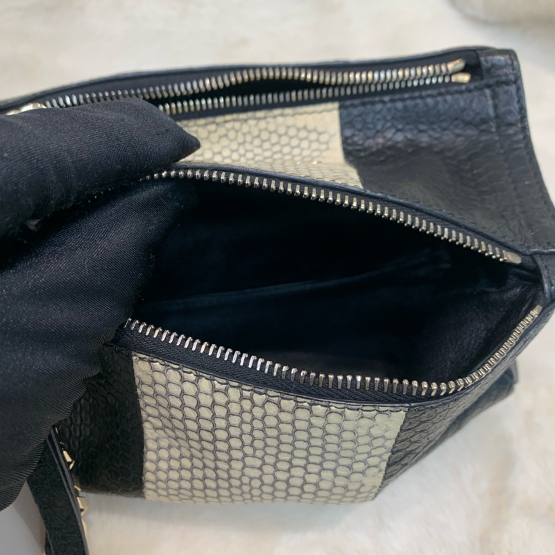 Givenchy 黑白蟒蛇設計 迷你手提包 XB372-16