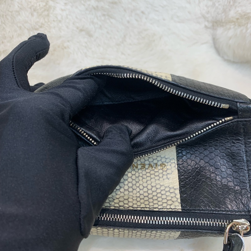 Givenchy 黑白蟒蛇設計 迷你手提包 XB372-17