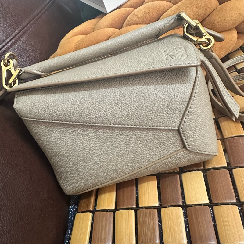 Loewe Pazzle Bag(拼圖包）mini 粒面小牛皮-1