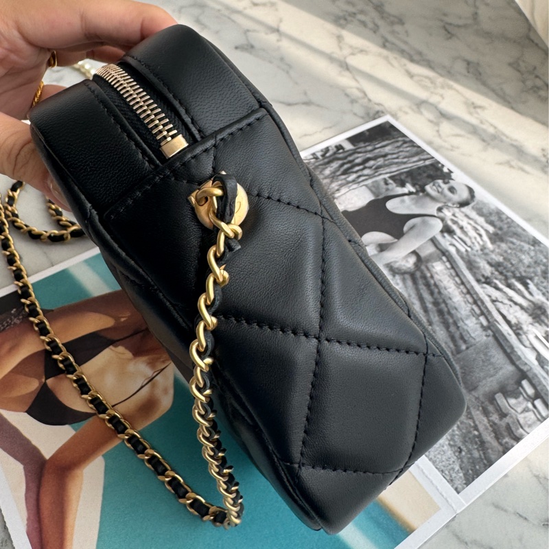 Chanel AS2857黑金雙C直式珍珠鏈包-3