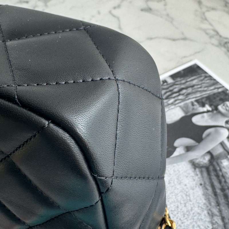 Chanel AS2857黑金雙C直式珍珠鏈包-9