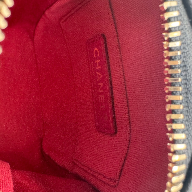 Chanel AS2857黑金雙C直式珍珠鏈包-17